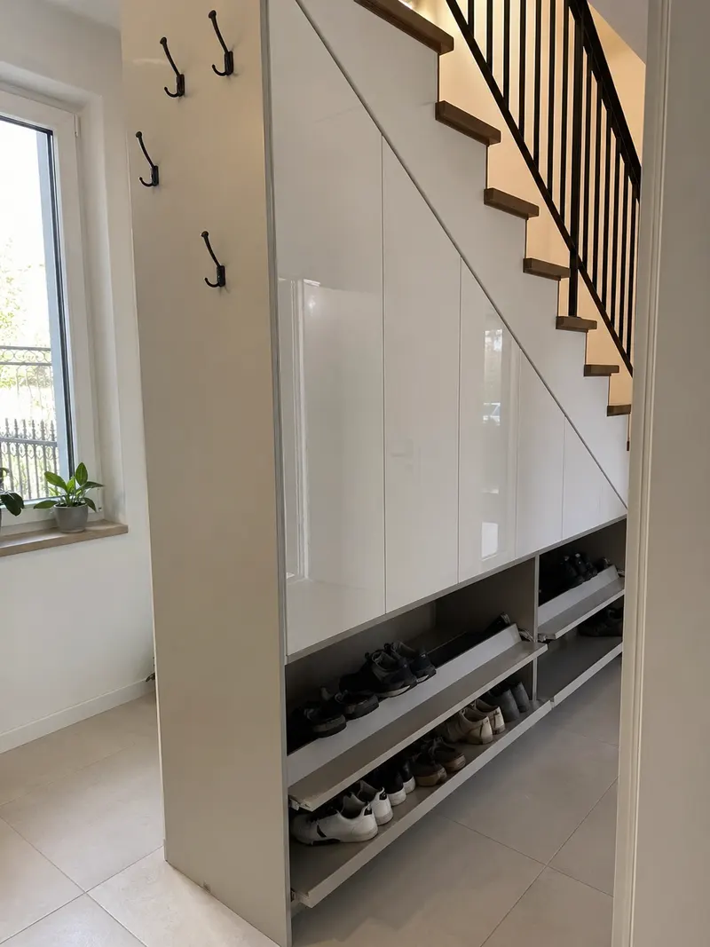 Schowek pod schodami na buty — realizacja Wrocław