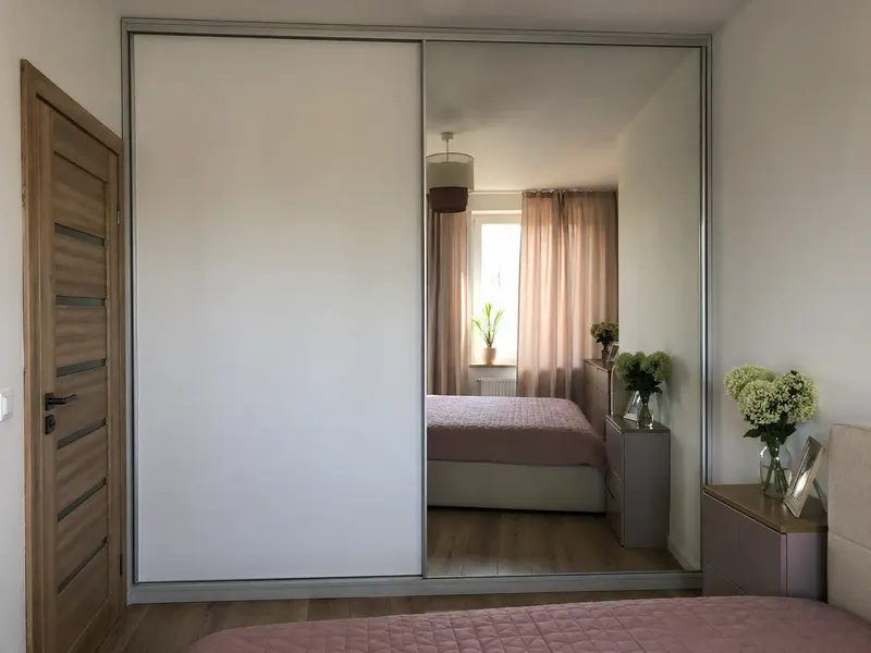 Szafa przesuwna z lustrem — realizacja Wrocław